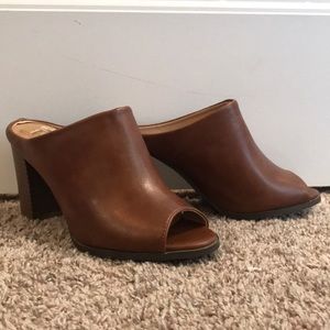 Size 8 new with tag seven7 open toe clog